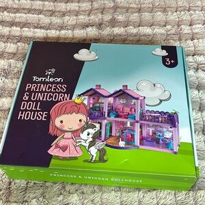 Dollhouse with 4 Princesses, 4 Unicorns, Dog, Furniture and Accessories